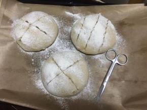 用美工刀划纹路，我没有就用剪刀剪