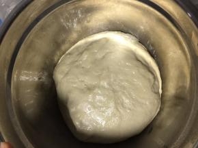 盖上保鲜膜放在室温醒发40分钟