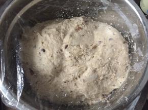 盖上保鲜膜静置40分钟