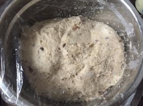 盖上保鲜膜静置40分钟