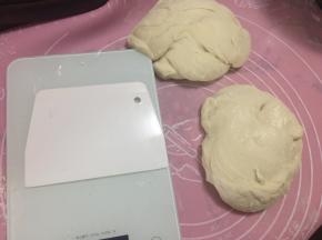 然后将松弛好的面团分成250g的4等份