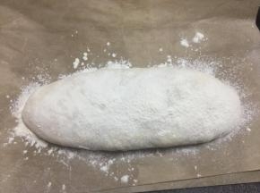 撒上面粉