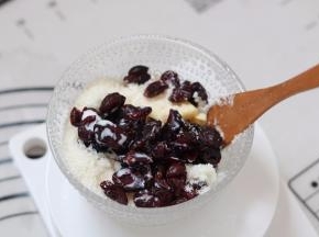 10.这期间我们来准备馅料，黄油是提前软化好的
