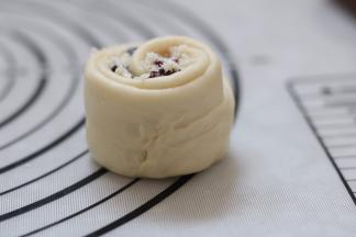 16.捏紧收口（一定要捏紧 否则后期发酵会开的）