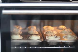 19.发酵好刷牛奶液入烤箱180度20分钟 出炉放至温热38-42度左右密封保存