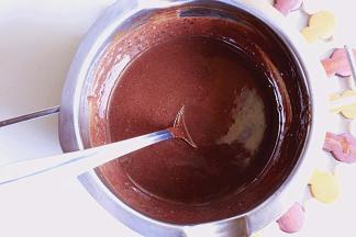 用小勺搅匀均匀