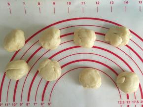 把油酥和油皮平均分成15份