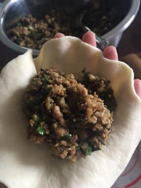 好大的面饼，好多的馅儿～