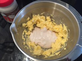 黄油室温软化，一次性加入棉花糖