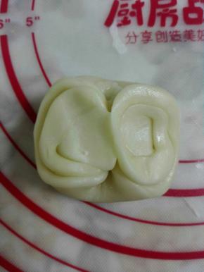 11、两头往中间捏