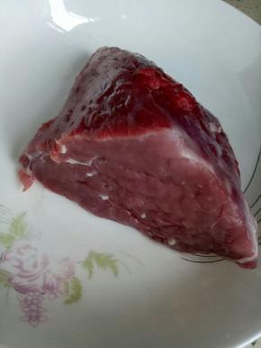 牛肉放水里浸泡20分钟左右去血水