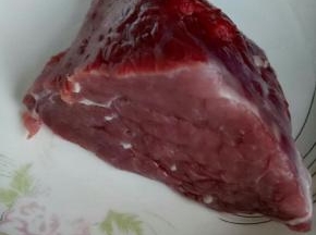 牛肉放水里浸泡20分钟左右去血水