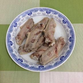 有毛的地方拔掉，然后用水冲洗一下