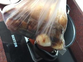 关火待其冷却后放入保鲜袋里浸泡，然后放入冰箱冷藏一天