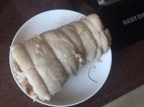 取出猪肉