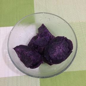 紫薯用锅蒸熟