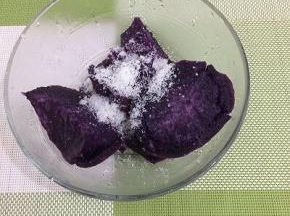 紫薯中加入白糖