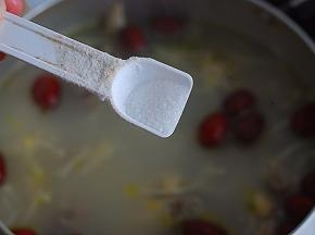 最后撒入少许盐调味