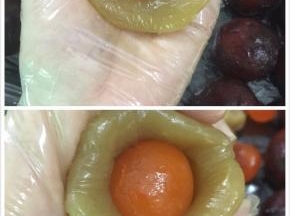 8. 松弛饼皮的同时可以把馅成搓好备用