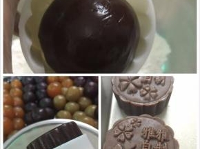 11. 放进月饼按压模，按压时要用巧劲按压住停3秒再放手，不能太用力哦，轻轻推出码在烤盘上，此时预热烤箱上下火170度10分