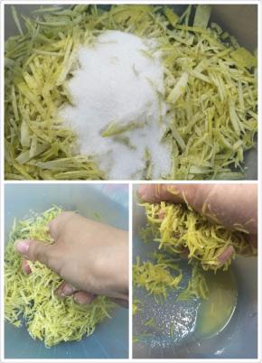 4. 把切好的柚子皮丝用盐把柚子的涩水逼出来，用盐搓洗掉涩水，反复搓洗两三次