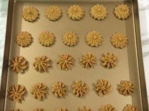10. 送进烤箱上下火，180度18分钟