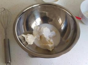 把椰浆+牛奶+奶酪倒在一起