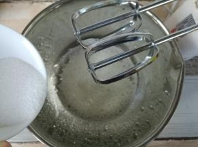 出现鱼眼泡加入第一次糖。