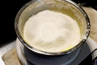 低筋面粉过筛后加入【步骤5】