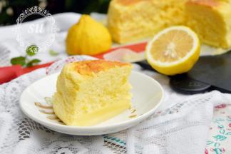 稍微晾凉后放入冰箱冷藏一晚后取出切块即可