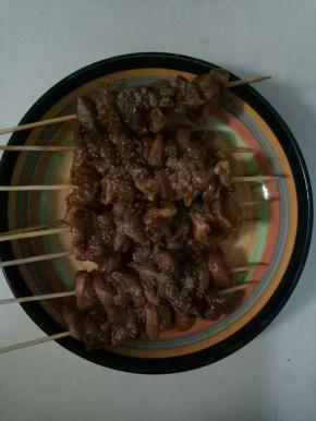 撒上大约3-4克的花椒粉