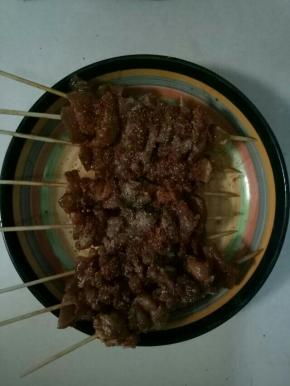 再撒上5克左右的辣椒粉