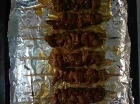 取出，两面都要刷上一层蜂蜜，再入烤箱继续烤5-10分钟左右即可