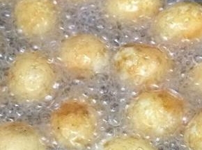 炸成金黄色
