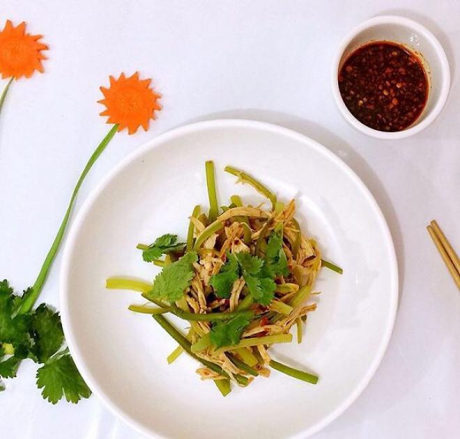 凉拌鸡肉蒜苔丝