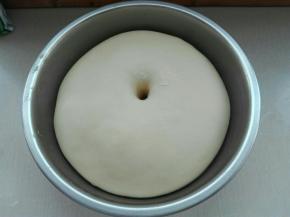 发酵至手指戳洞，不回缩不塌陷即可