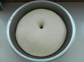 发酵至手指戳洞，不回缩不塌陷即可