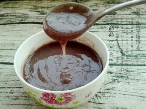 倒入锅中小火熬开即可，喜欢甜可以放入适量冰糖，味道更佳哦