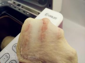 启动两个揉面程序，揉至扩展阶段，这时候面团已经非常光滑，可以撑出较薄的膜。