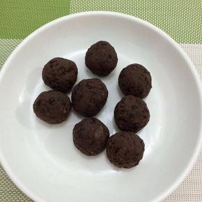 熟红豆馅分成25克一个搓圆