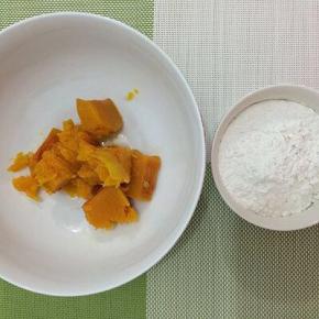 食材：熟南瓜和糯米粉