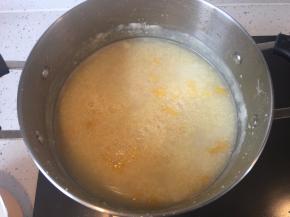 再煮大约十分钟,小米粥变粘稠,南瓜软糯就可以关火了