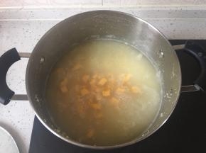 加入南瓜继续煮