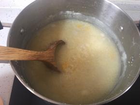 中途需要搅拌,防止粘锅