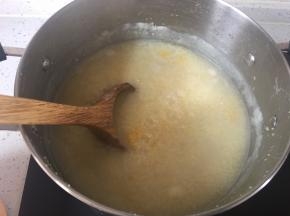 中途需要搅拌,防止粘锅