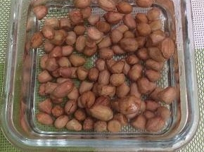 花生米洗干净浸泡一晚
