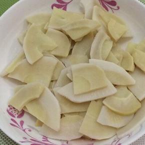 然后捞出沥干水分