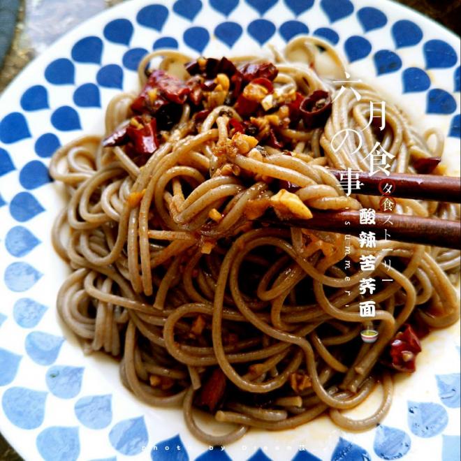 夏天一碗酸辣苦荞面酸辣荞面