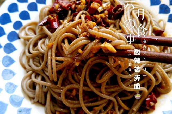 夏天一碗酸辣苦荞面酸辣荞面