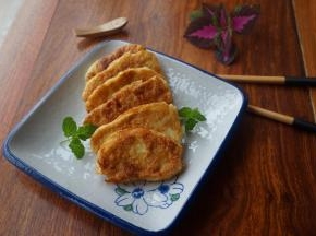 两面都煎至金黄色即可